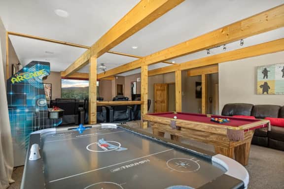 Sky High Ultimate Lodge, Hot Tub & Lake Views - Image 3