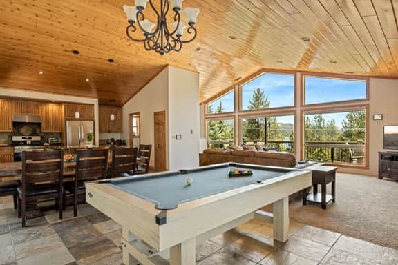 Snowboard Shores - Walk to lake & views, AC - Image 3
