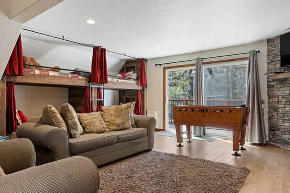Snowcrest Lodge: Luxurious Retreat,  EV & Hot Tub - Image 3