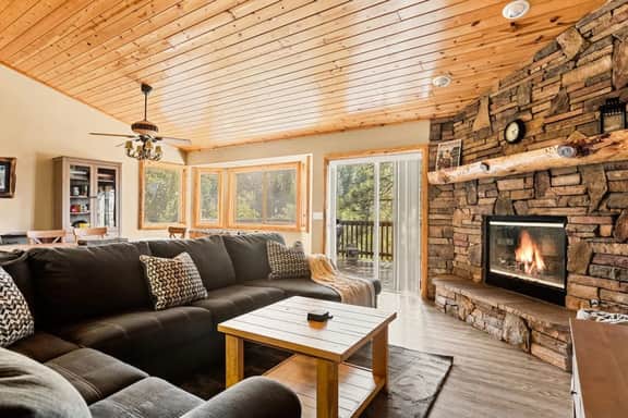 Snowy Evening Lodge | Treetop Views & Firepit - Image 4
