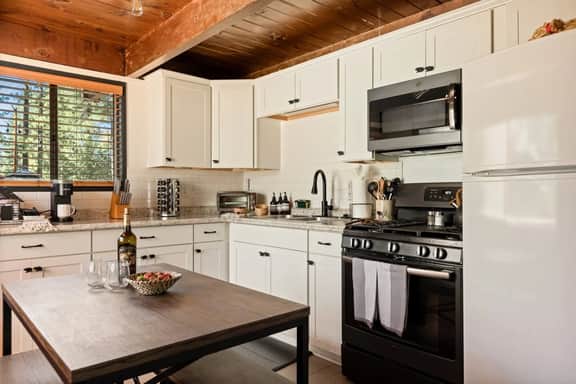 Solheim Lodge | Hot Tub, Fire Pit, EV Charger, Pets - Image 5