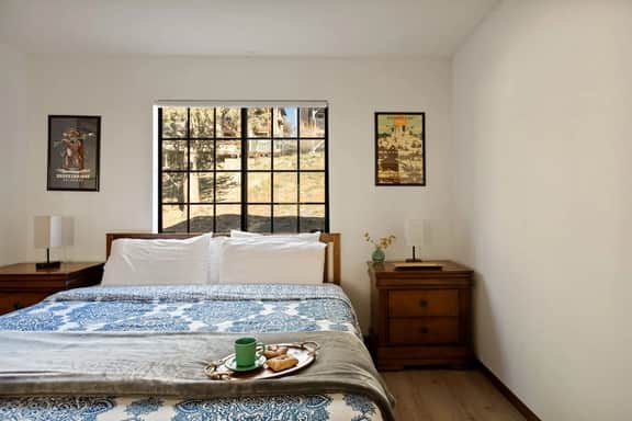 Solstice Shores Chalet, Hot Tub and Lake Views - Image 5