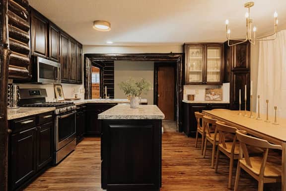 Stylish Sylvan Glen Chalet w  Hot Tub, Pool Table - Image 2