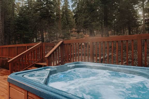 Stylish Sylvan Glen Chalet w  Hot Tub, Pool Table - Image 4