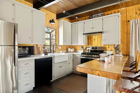 Taylor Ski Barn Near Bear Mtn w Games, Hot Tub - Image 3