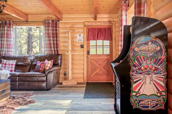 The Lions Den | Hot Tub, BBQ, Games - Image 4