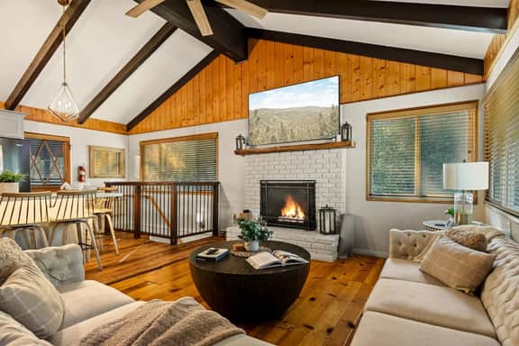 Timber & Tide Retreat in Fox Farm w Hot Tub & Games - Image 4
