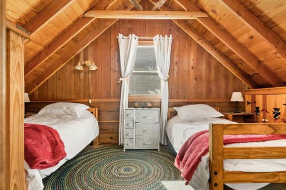 Tree Top Ranch w/ Hot Tub & Walk to the Village - Image 5