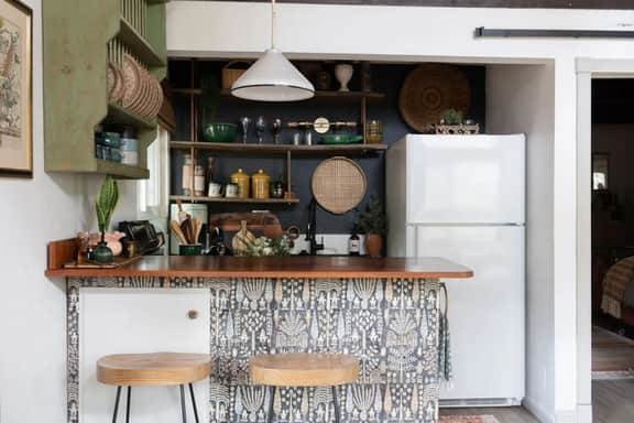 Vintage Mountain Retreat: Trendy Cabin, Loft - Image 4