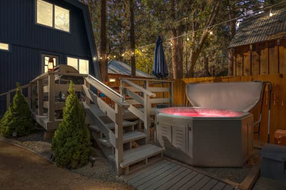 We love dogs! Ice Cold A/C - Hot Tub - Karaoke - Image 3