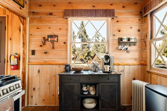 Whispering Pines Nook | BBQ and Deck - Image 3