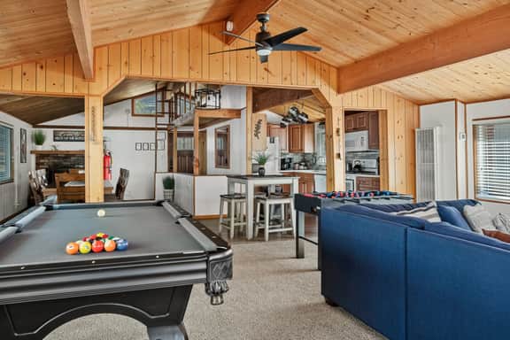 Wild Heart Cabin - Pool Table, Hot Tub, EV Charger - Image 3
