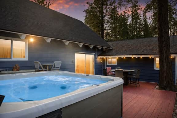 Willow Cabin | Hot Tub, Mins 2 Snow Summit - Image 5