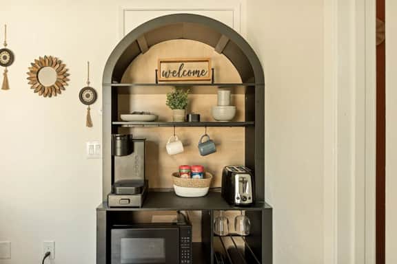 The Sunset Hideaway, Private Suite w/ Patio & BBQ - Image 2