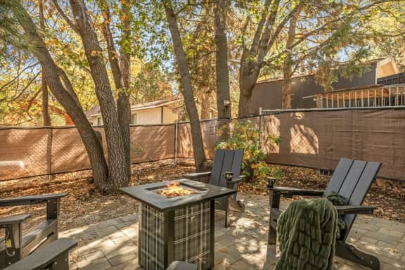 Twin Bear Cabin | Fire Pit, Fenced Yard & Dogs - Image 5