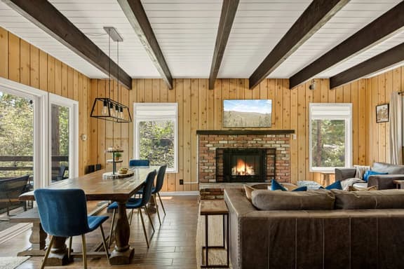 *NEW* 3BR Mountain Sanctuary w Foosball & Epic Views - Image 1