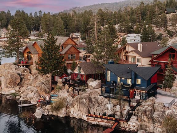 180 Degree View Of The Lake | SPA + A/C! - Image 1