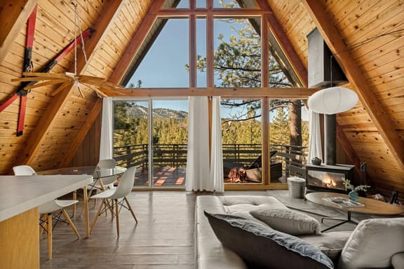 2BR A-Frame Mood, Slopes Views Near Bear Mountain - Image 1