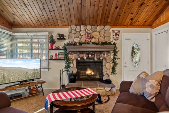 2BR Beartime Story Cabin w BBQ - Image 1