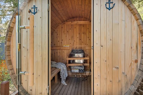 3BR Alpen Haus | Sauna, Hot Tub, Game Room & BBQ - Image 1