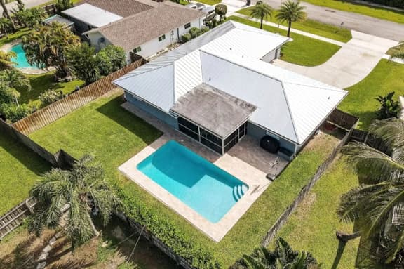 5BR Lux WEF Mins to Palm Beach Pool Home + Game Room *NEW Arcade + AC - Image 1