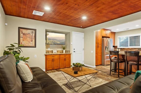 Beary Peaceful Escape, with hot tub and game room - Image 1