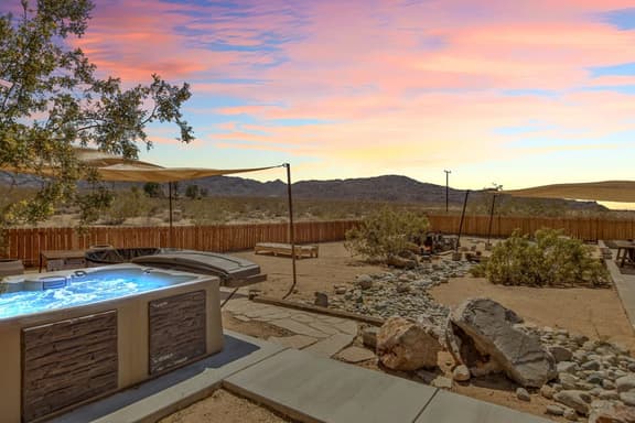 Bighorn Oasis Retreat: Hot Tub, Foosball & Firepit - Image 1