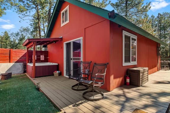 Calipe Lux Cottage| Steam Sauna, BBQ & Hot Tub - Image 1