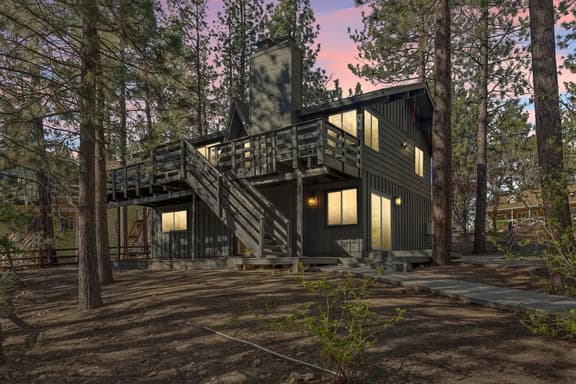 Cowboy Cabin w Lake View, EV Charger, Near Village - Image 1