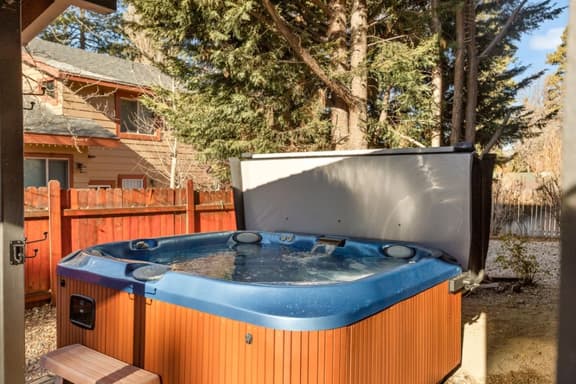 Double Black Diamond | A/C, Fireplace & Hot Tub - Image 1