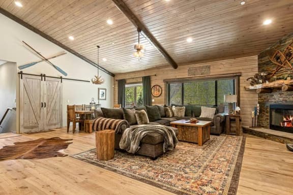 Eagle Creek Hot Tub, Game Room, Private Sled Hill - Image 1