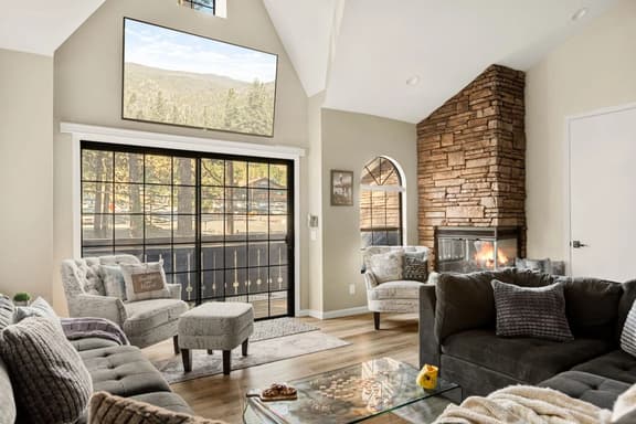 Edge of the Run at Snow Summit w BBQ and Fireplace - Image 1
