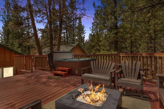 Enchanted Log Grove, Hot Tub, EV, Pool Table - Image 1