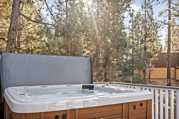 Guest FAV Luxury Sun Chalet w Hot Tub, BBQ - Image 1