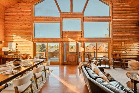 Hawk Ridge Chalet, Hot Tub, Views and Firepit - Image 1