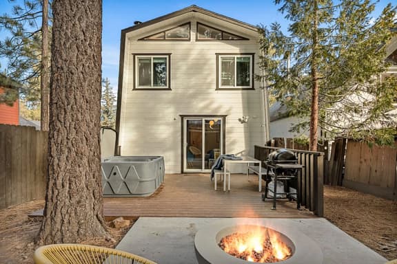 Hearthmoon Haven w AC, SPA & Near Village - Image 1