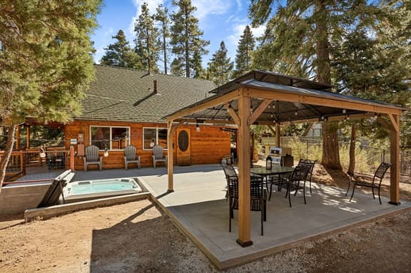 Hidden Pines - Hot Tub, BBQ & Pool Table - Image 1