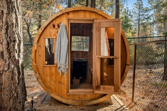 Honeycomb Hideaway| Hot Tub & Sauna, Large Yard - Image 1