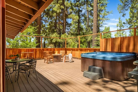 Lawliss Hideout, Steps to Village w/ Hot Tub - Image 1