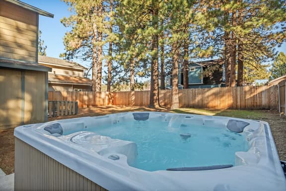 Live Love Lake Cabin w Hot Tub - Walk to Village - Image 1