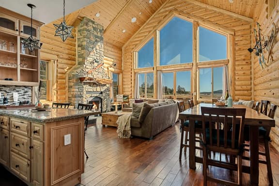 Luxurious Coyote Flat w/ Lake Views & Game Room - Image 1