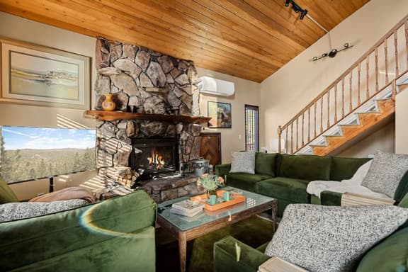 Maple Lane w/ Hot Tub & EV charger, Pet Friendly - Image 1