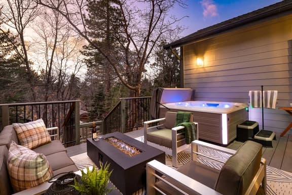 Modern Luxury, Hot Tub, Close to Trails & Village - Image 1