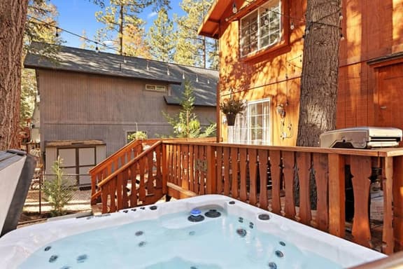 MoonBears Modern Chic Cabin, Spa near Bear Mtn - Image 1