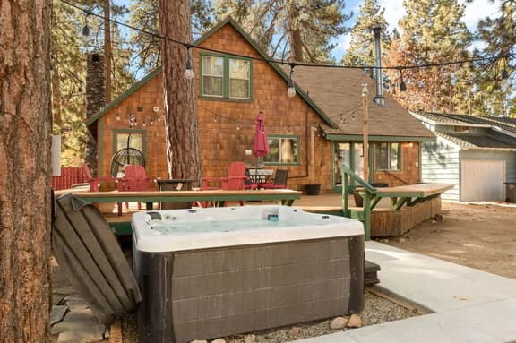 Mountain Getaway, Hot Tub, Games & BBQ - Image 1