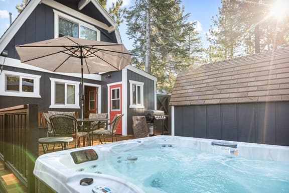 National Forest View Chalet: Hot Tub, A/C & BBQ - Image 1