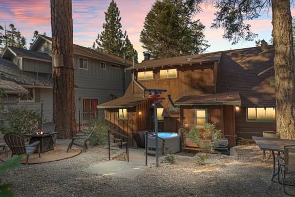 Paddington Manor, Loft Cabin, Hot Tub & Game Room - Image 1