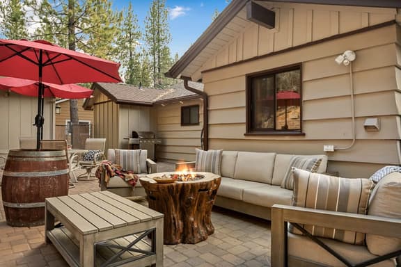 Pinecone Den| Hot Tub Near Slopes in Fox Farm - Image 1