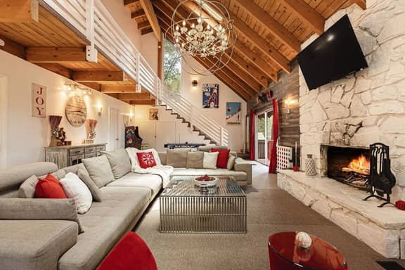 Rumpus Cabin Near Slopes w/ Game room & Hot Tub - Image 1