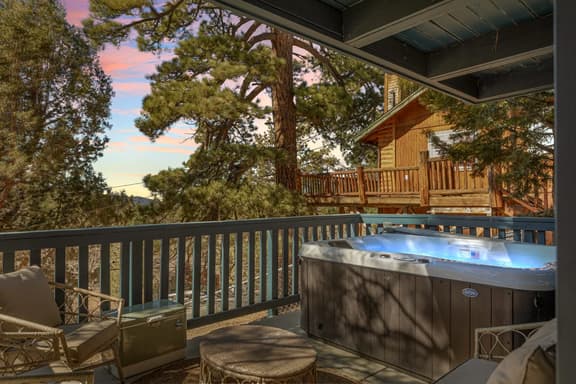 Serene Pines w Hot Tub, BBQ, Pets - Image 1